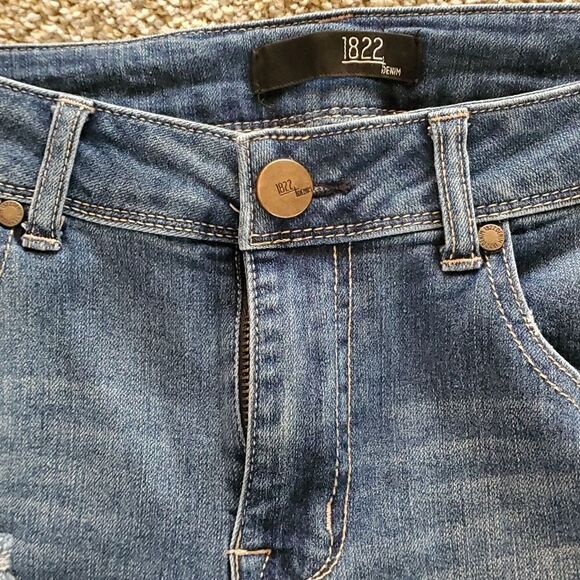 1822 denim blue jeans. Size 6. Distressed. Straight leg. Good condition. - Picture 2 of 11